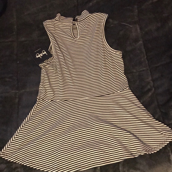 Brand new peplum top - Picture 2 of 2